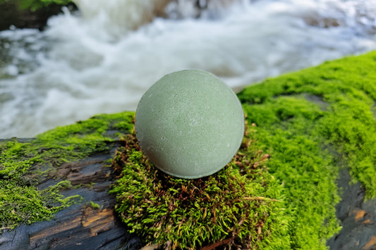 Oakmoss and amber bath bomb